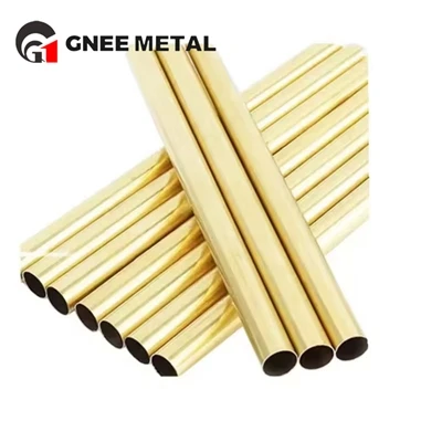 Quali sono le caratteristiche dell'ottone rispetto ai metalli?