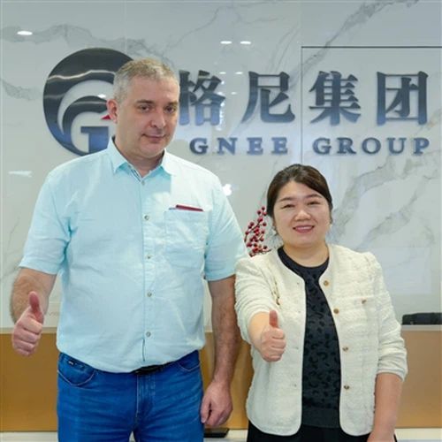 Un cliente russo visita la nostra azienda e firma con successo l'ordine per i...